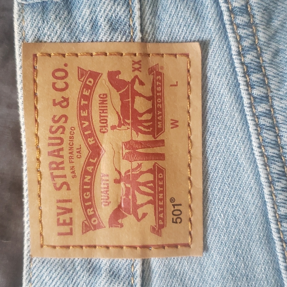 Levi shorts - Picture 3 of 5